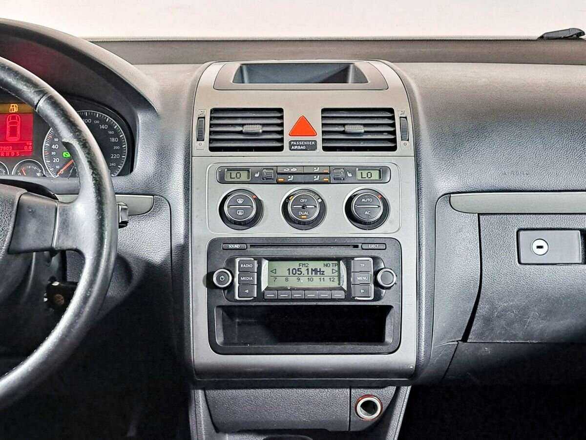 Купить Volkswagen Touran с пробегом. Фото: #12