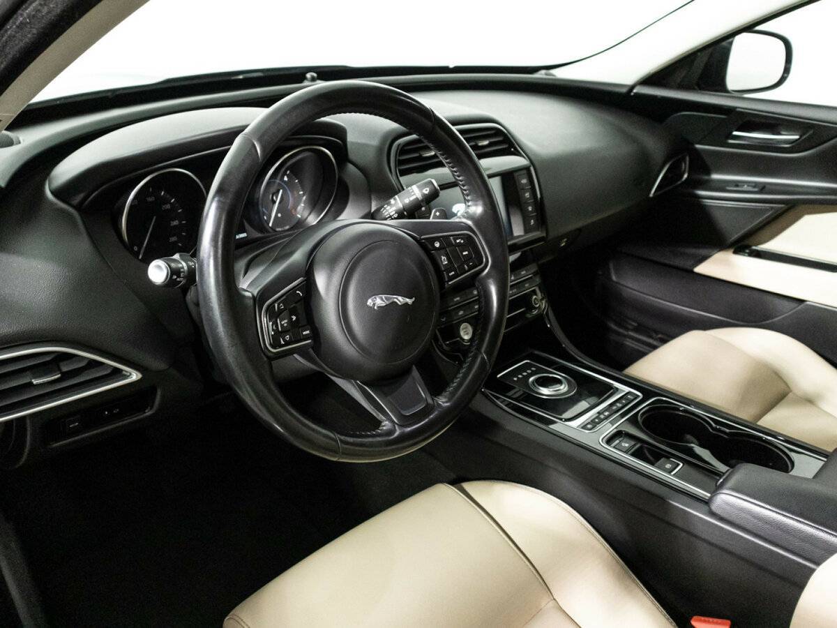 Купить Jaguar XE с пробегом. Фото: #10