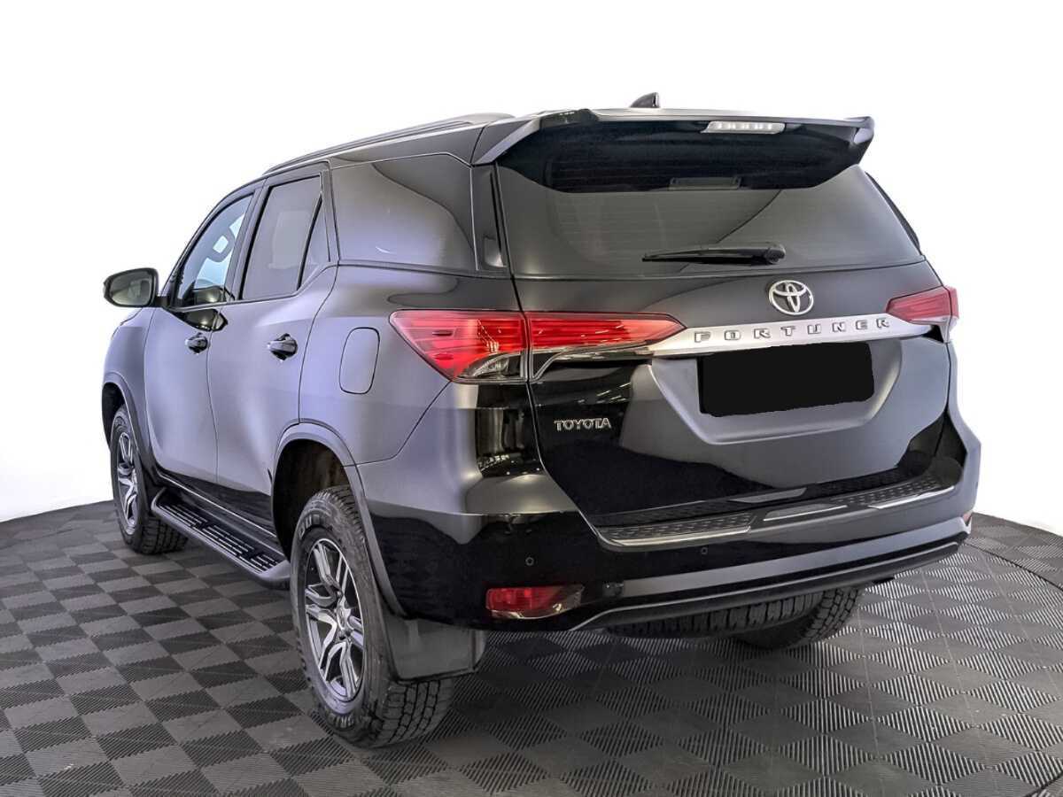 Купить Toyota Fortuner с пробегом. Фото: #6