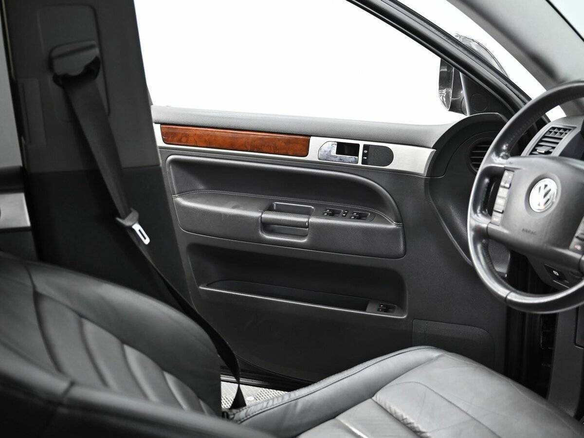 Купить Volkswagen Touareg с пробегом. Фото: #6