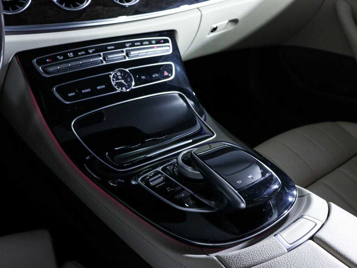 Купить Mercedes-Benz E-Класс с пробегом. Фото: #23