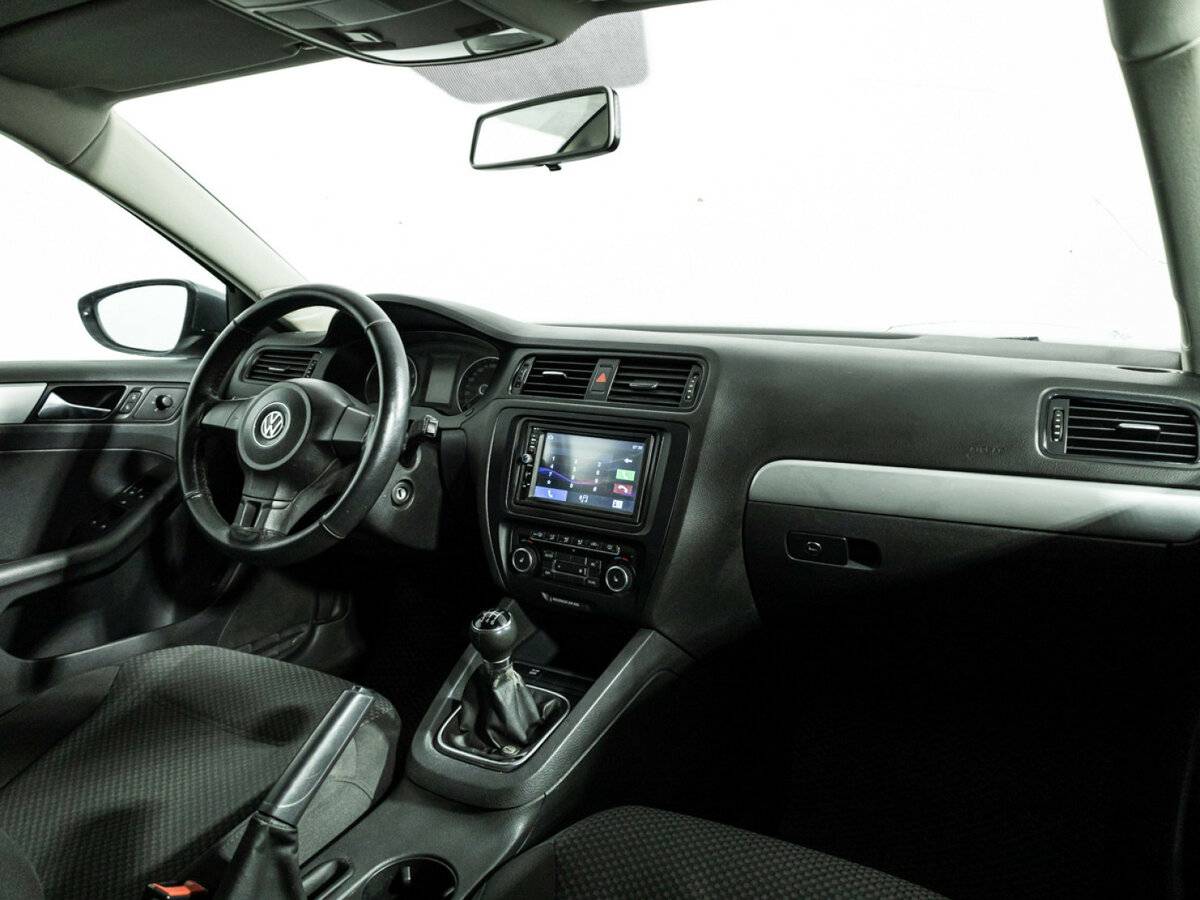 Купить Volkswagen Jetta с пробегом. Фото: #8