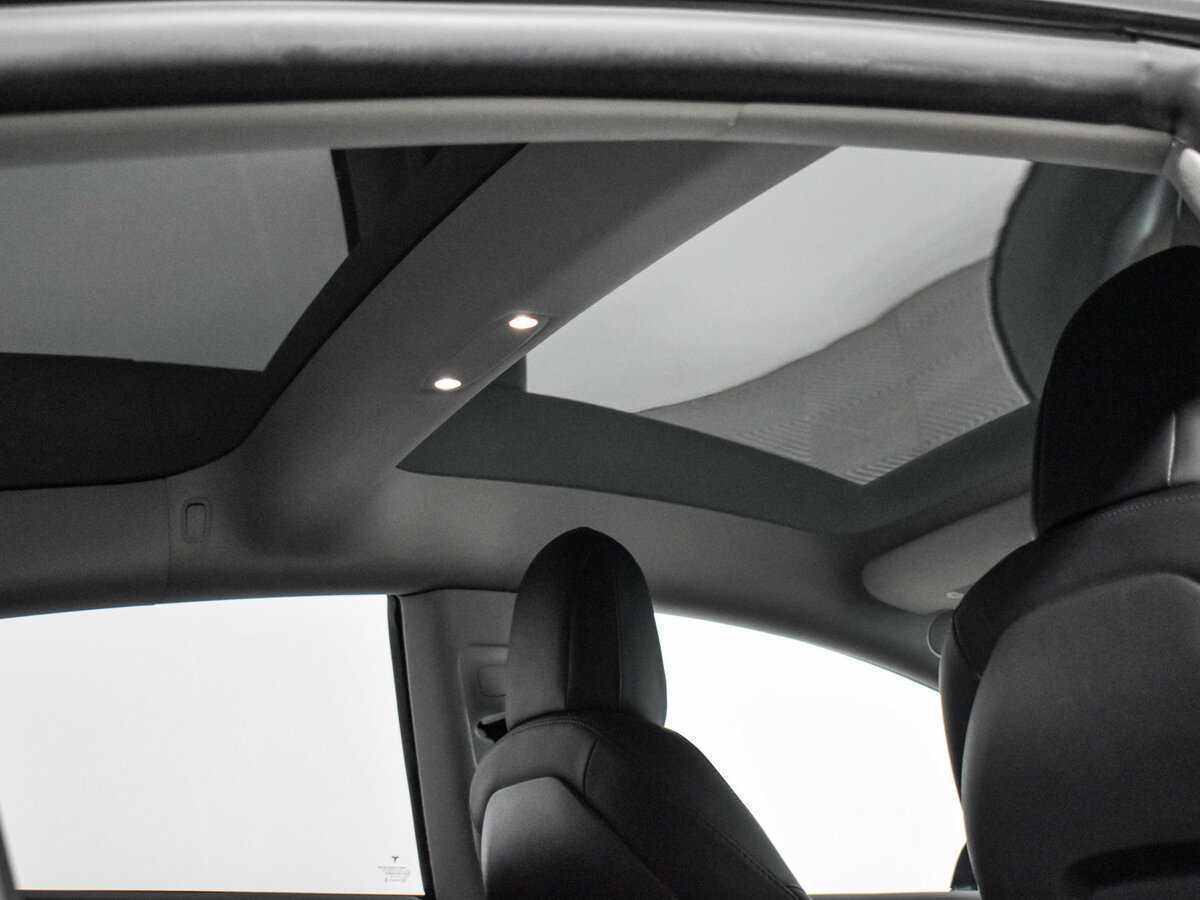 Купить Tesla Model 3 с пробегом. Фото: #18