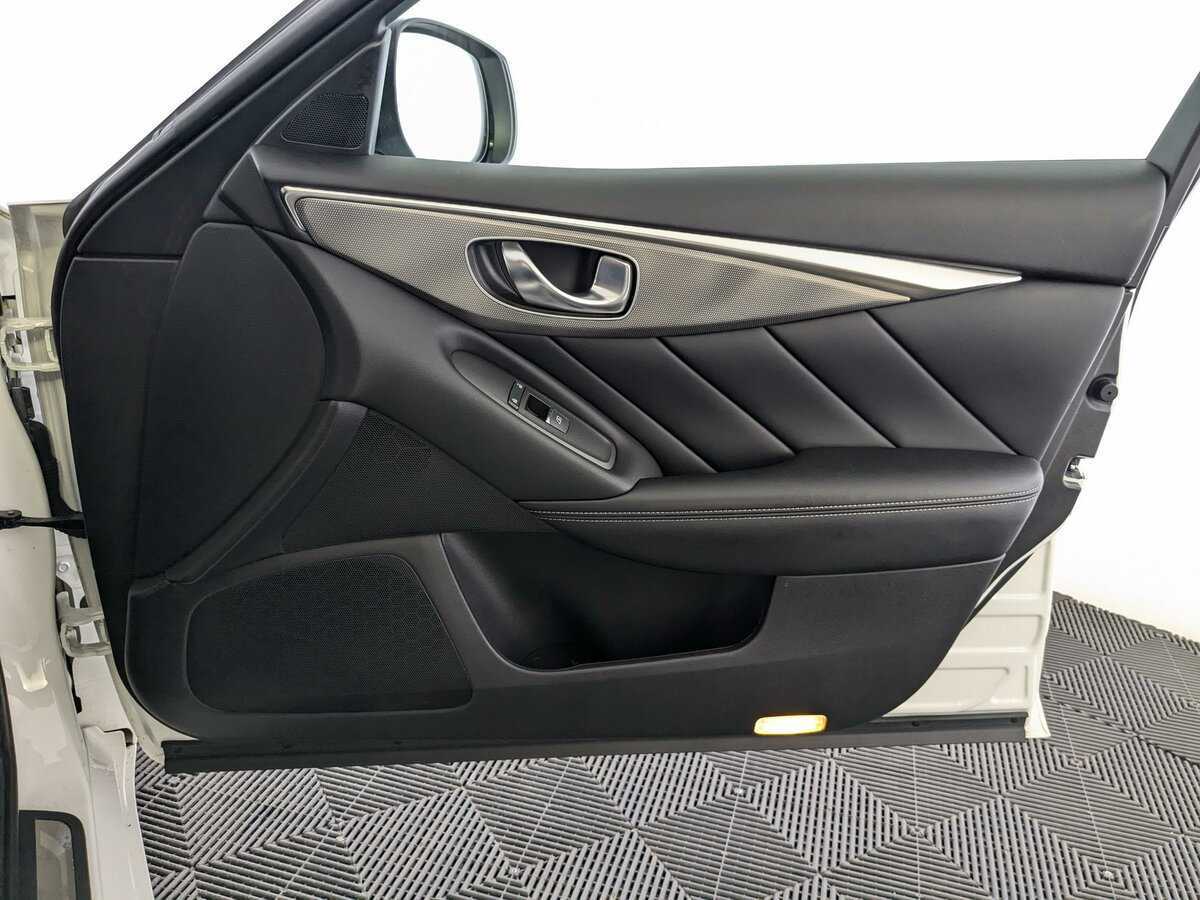 Купить Infiniti Q50 с пробегом. Фото: #19
