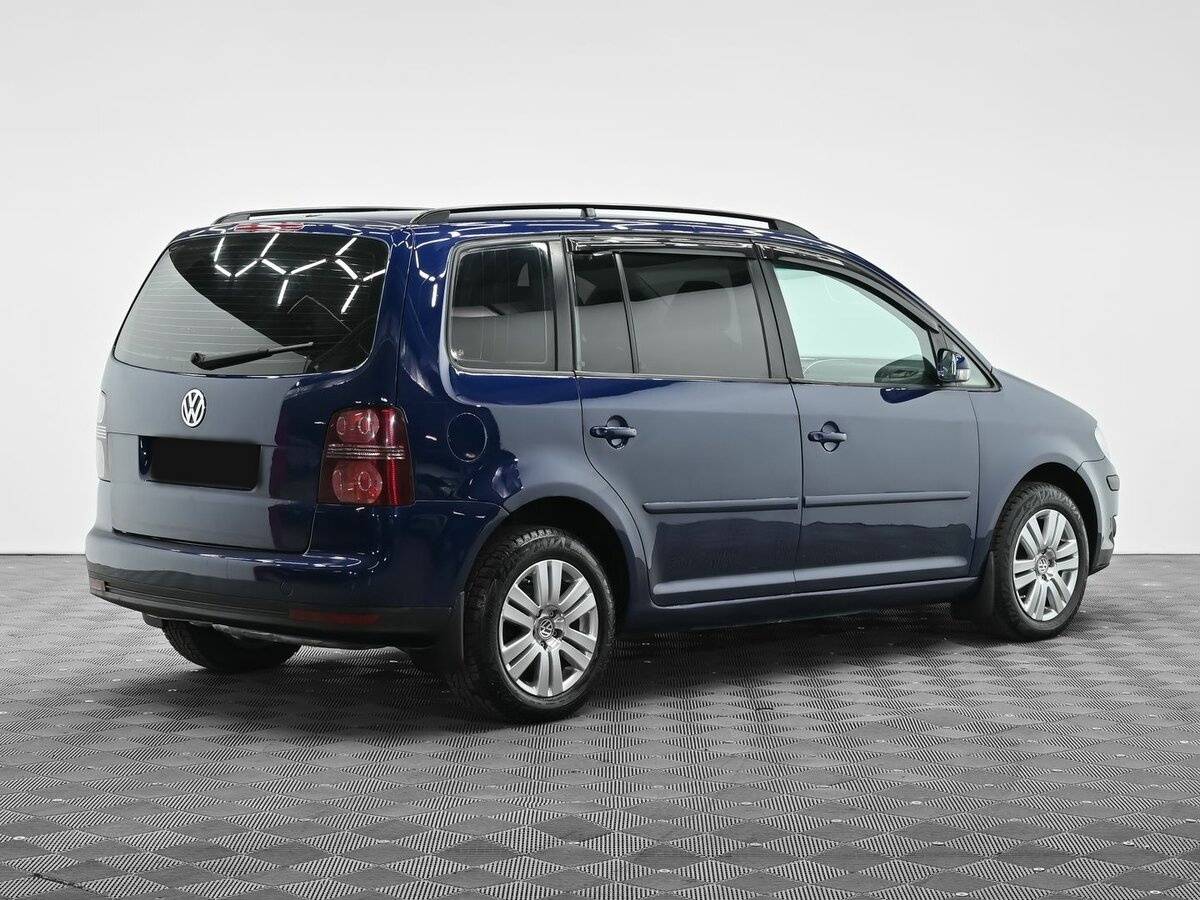 Купить Volkswagen Touran с пробегом. Фото: #3