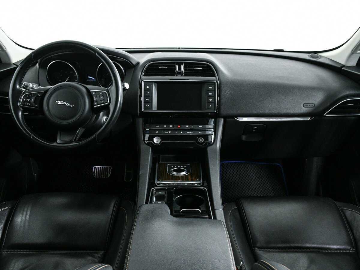 Купить Jaguar F-Pace с пробегом. Фото: #8
