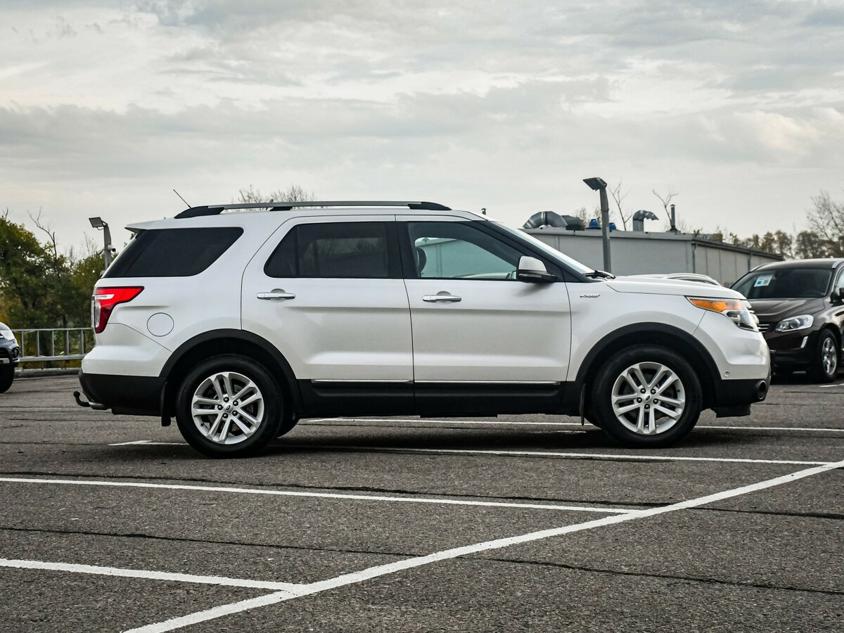 Купить Ford Explorer с пробегом. Фото: #3