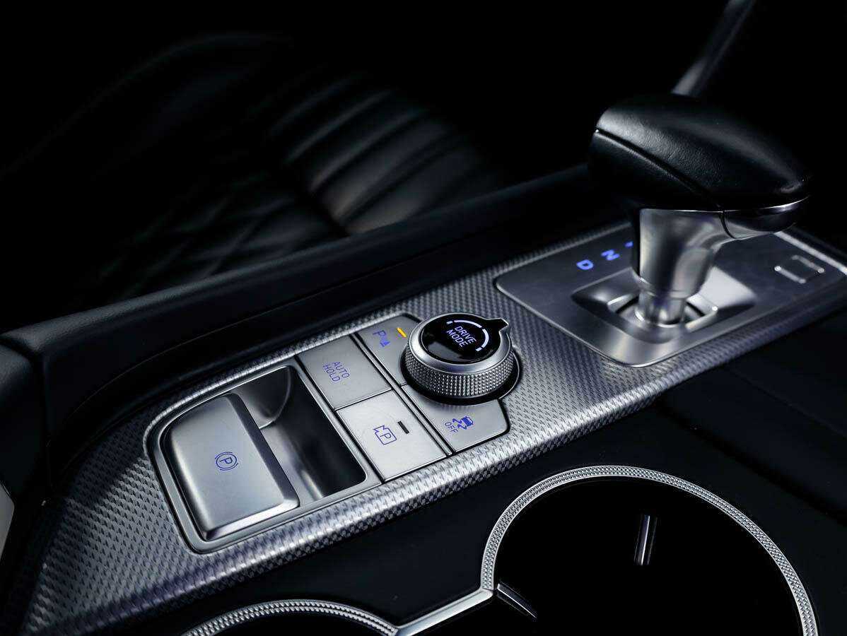 Купить Genesis G70 с пробегом. Фото: #20