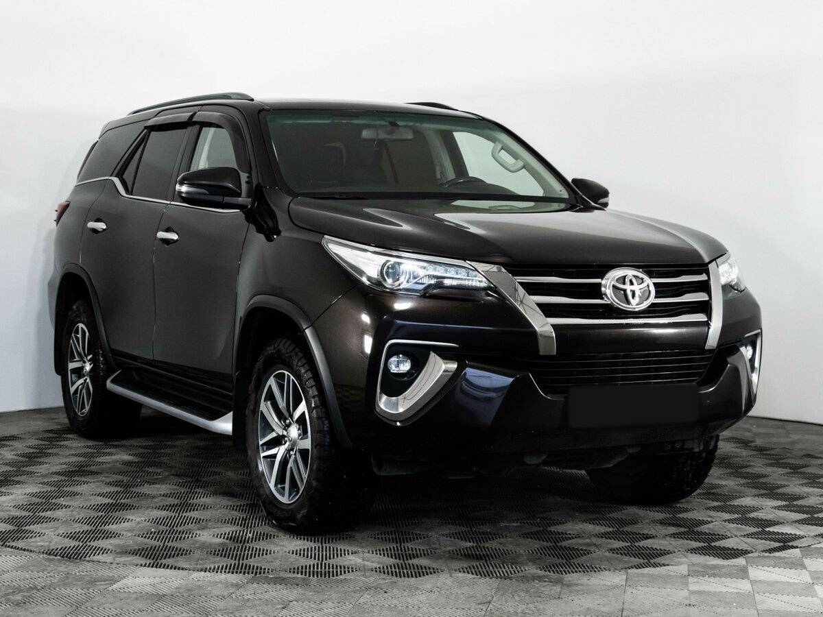 Купить Toyota Fortuner с пробегом. Фото: #3