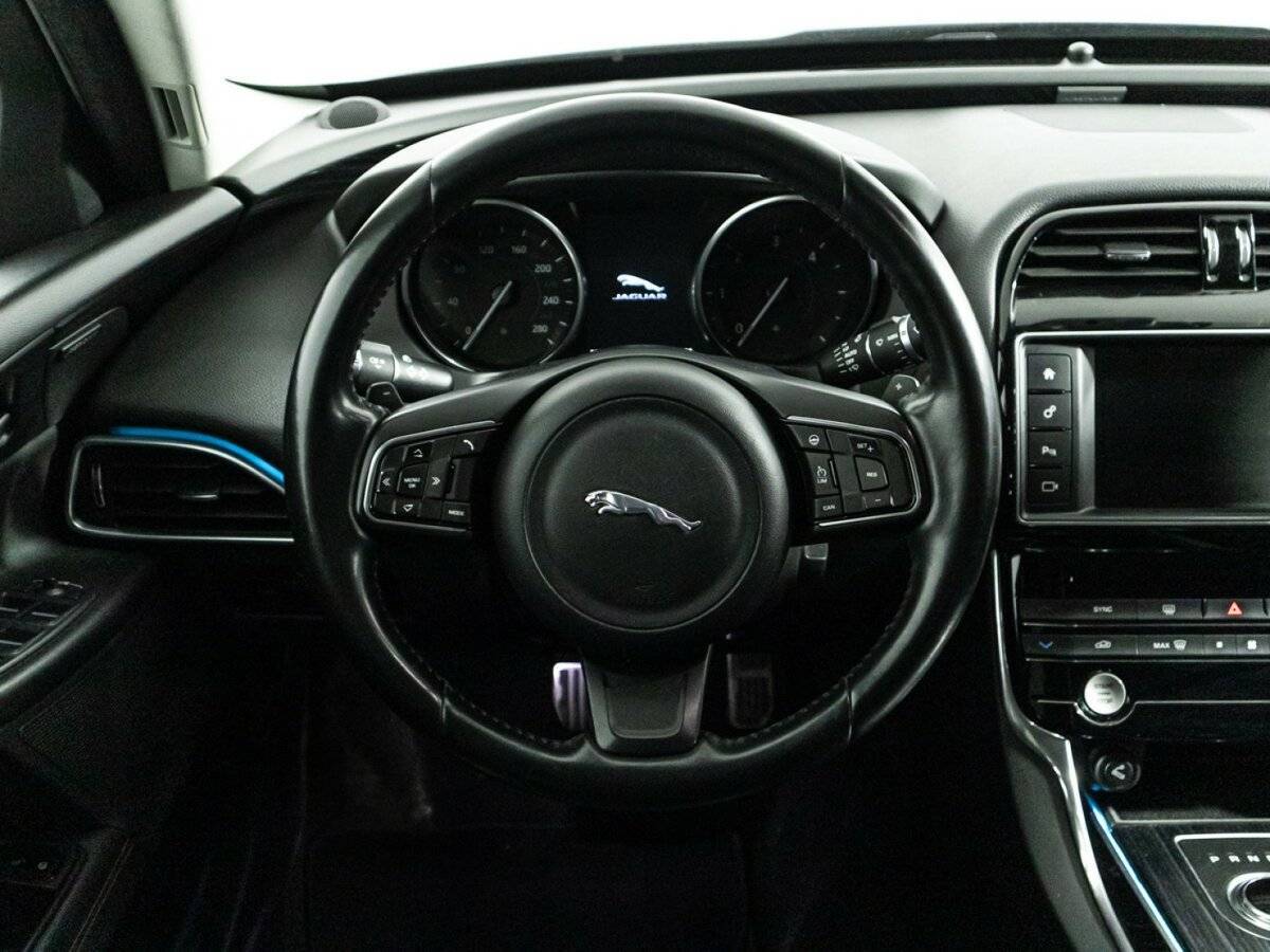 Купить Jaguar XE с пробегом. Фото: #20