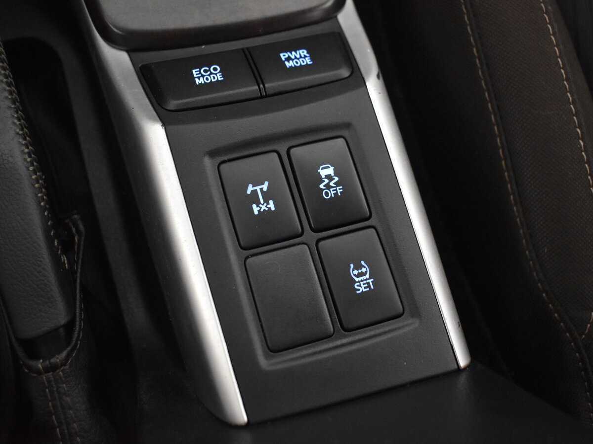 Купить Toyota Fortuner с пробегом. Фото: #12