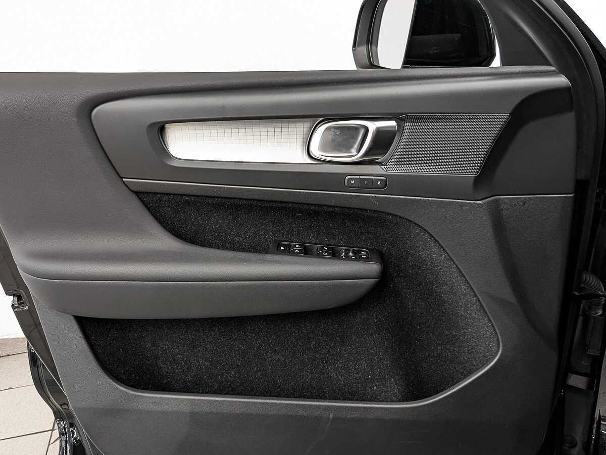 Купить Volvo XC40 с пробегом. Фото: #17