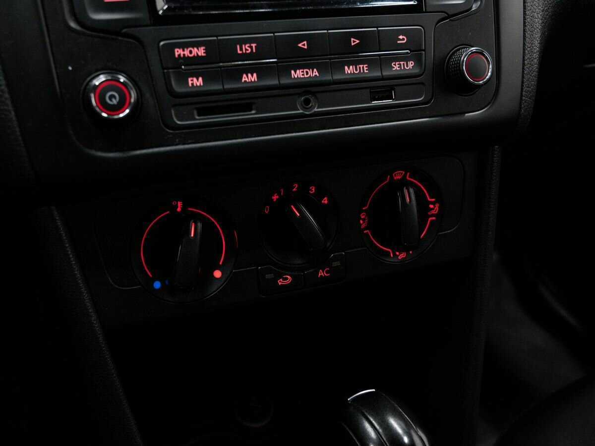 Купить Volkswagen Polo с пробегом. Фото: #16