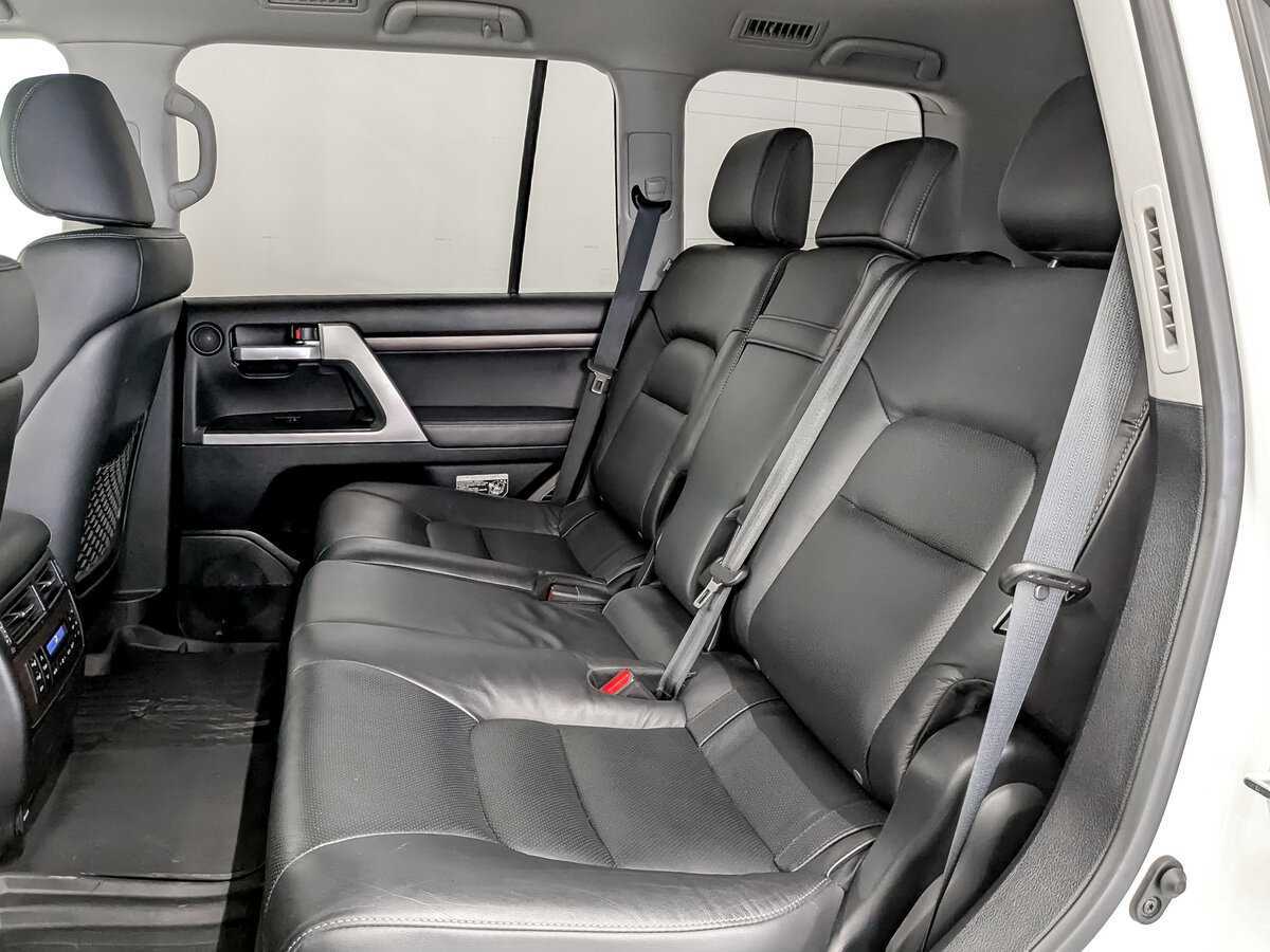 Купить Toyota Land Cruiser с пробегом. Фото: #11