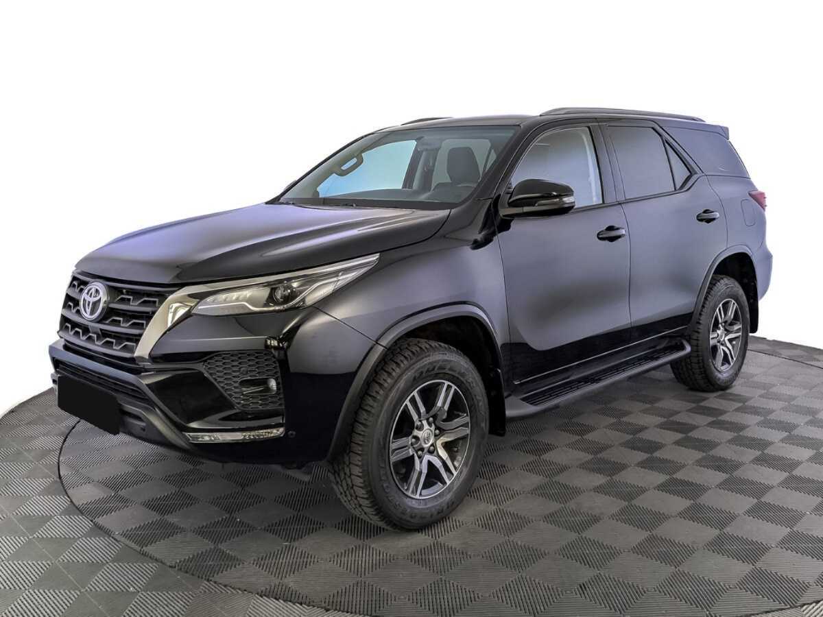 Купить Toyota Fortuner с пробегом. Посмотреть фото