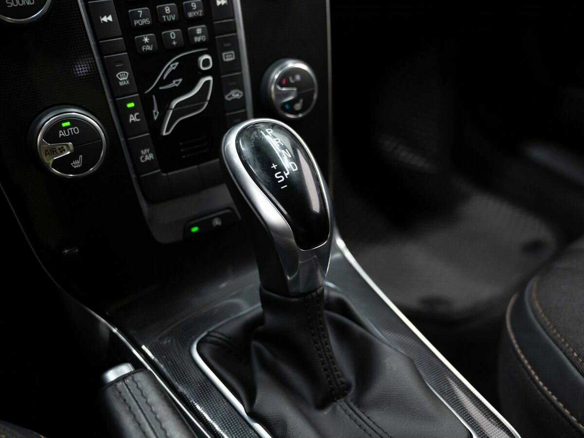 Купить Volvo V40 Cross Country с пробегом. Фото: #17