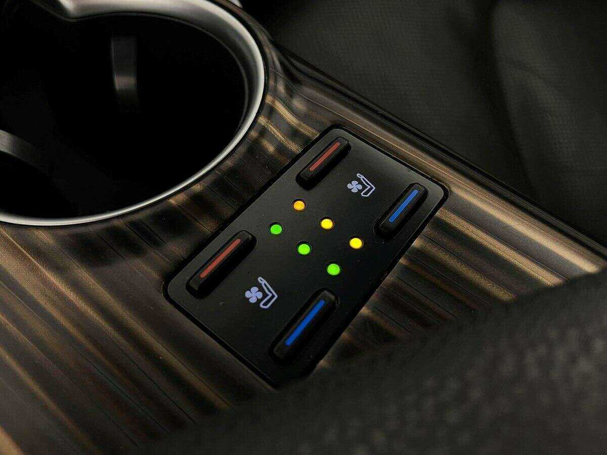 Купить Toyota Camry с пробегом. Фото: #11