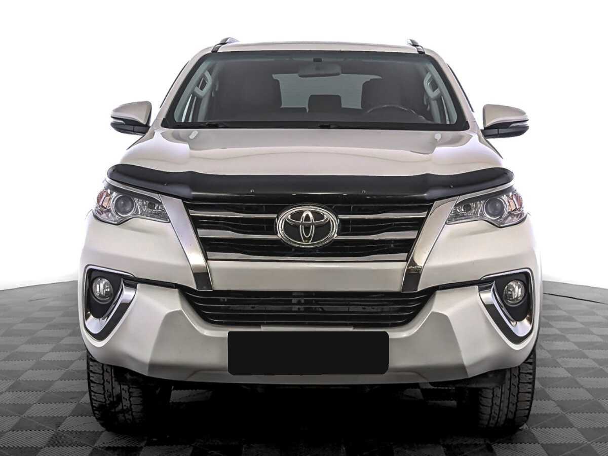 Купить Toyota Fortuner с пробегом. Фото: #1