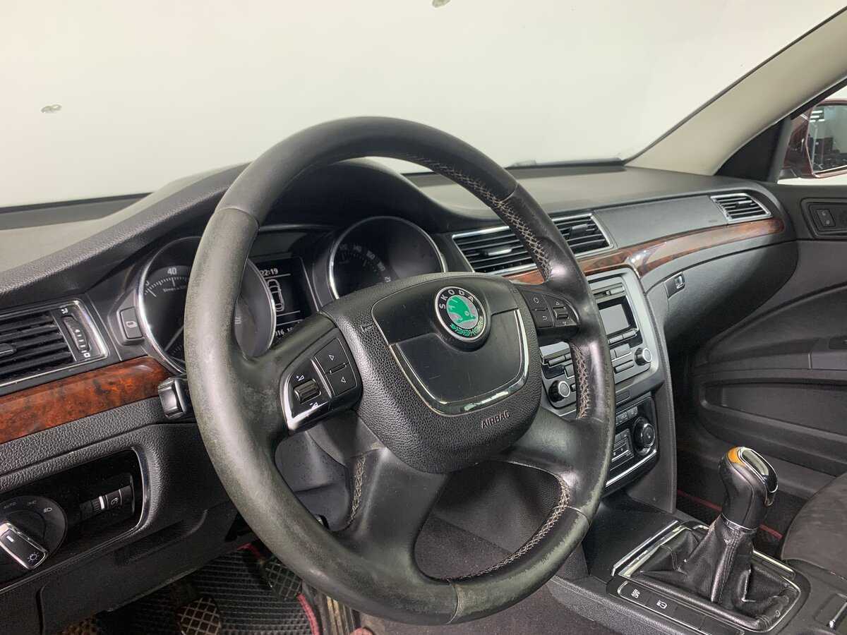 Купить Skoda Superb с пробегом. Фото: #11
