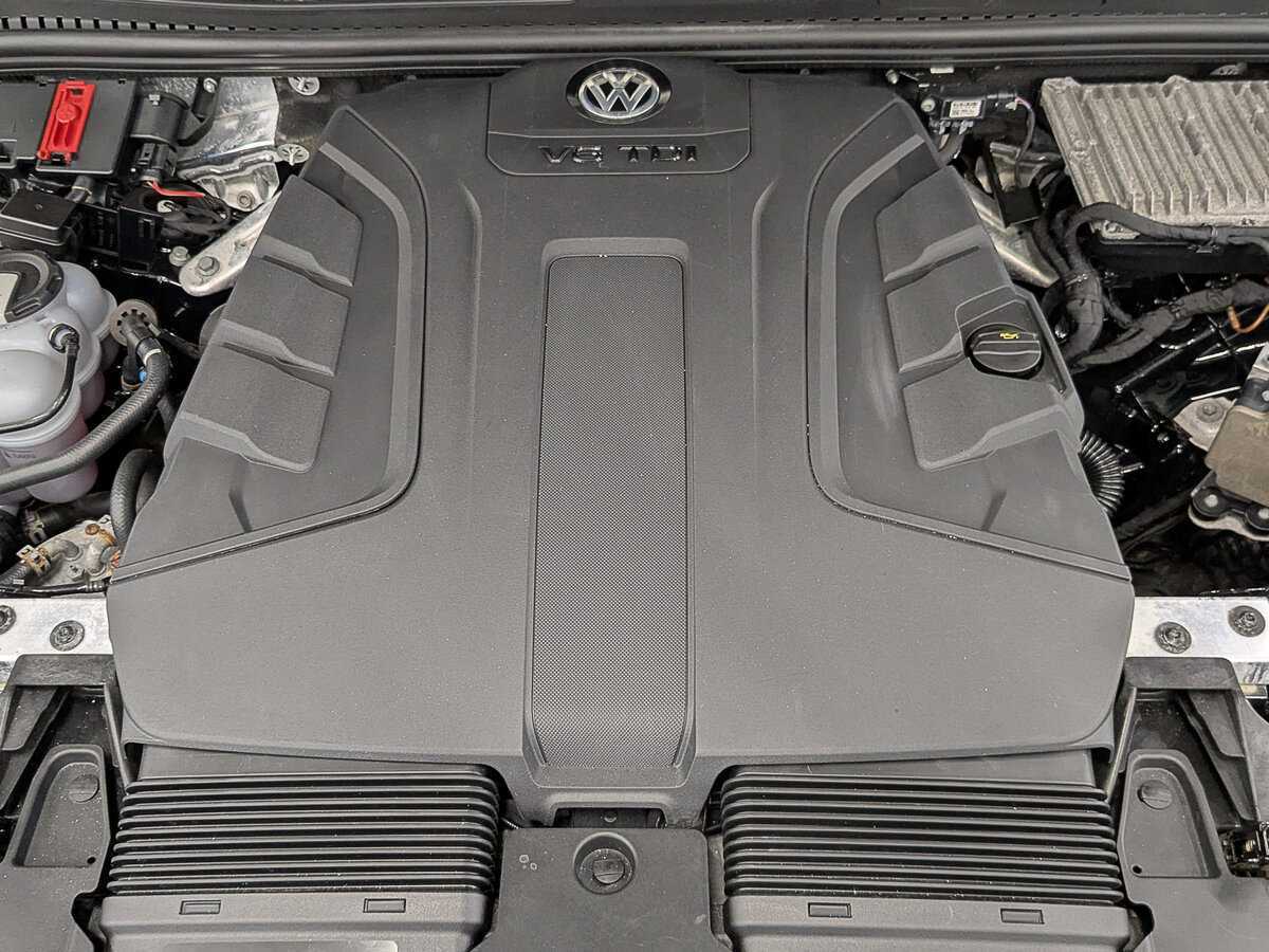 Купить Volkswagen Touareg с пробегом. Фото: #8