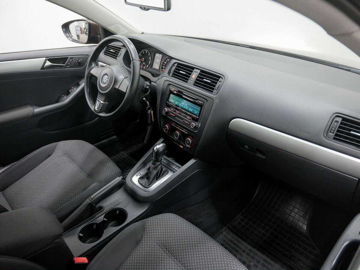 Купить Volkswagen Jetta с пробегом. Фото: #3