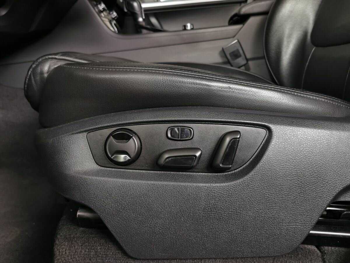 Купить Volkswagen Touareg с пробегом. Фото: #15