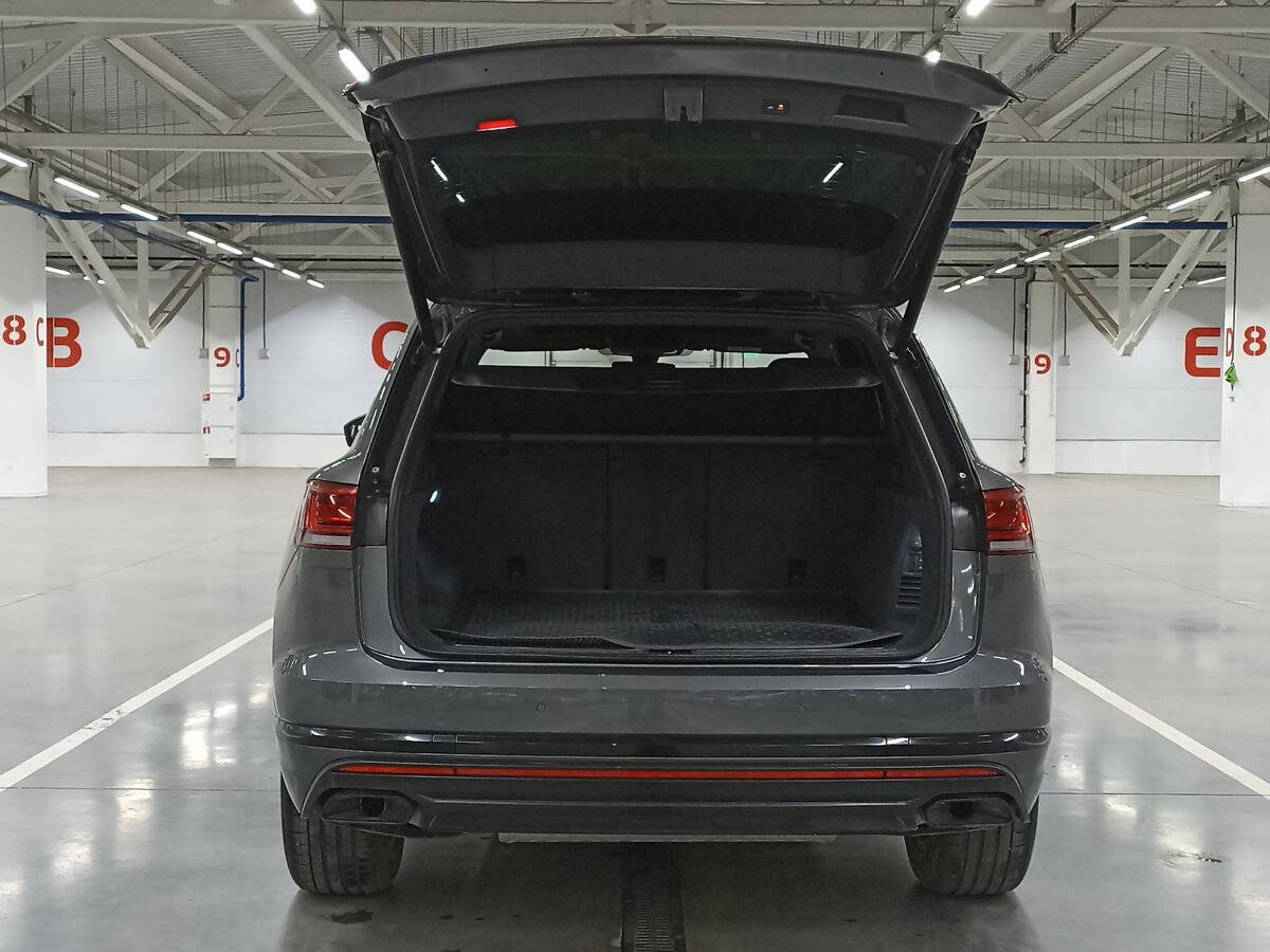 Купить Volkswagen Touareg с пробегом. Фото: #9