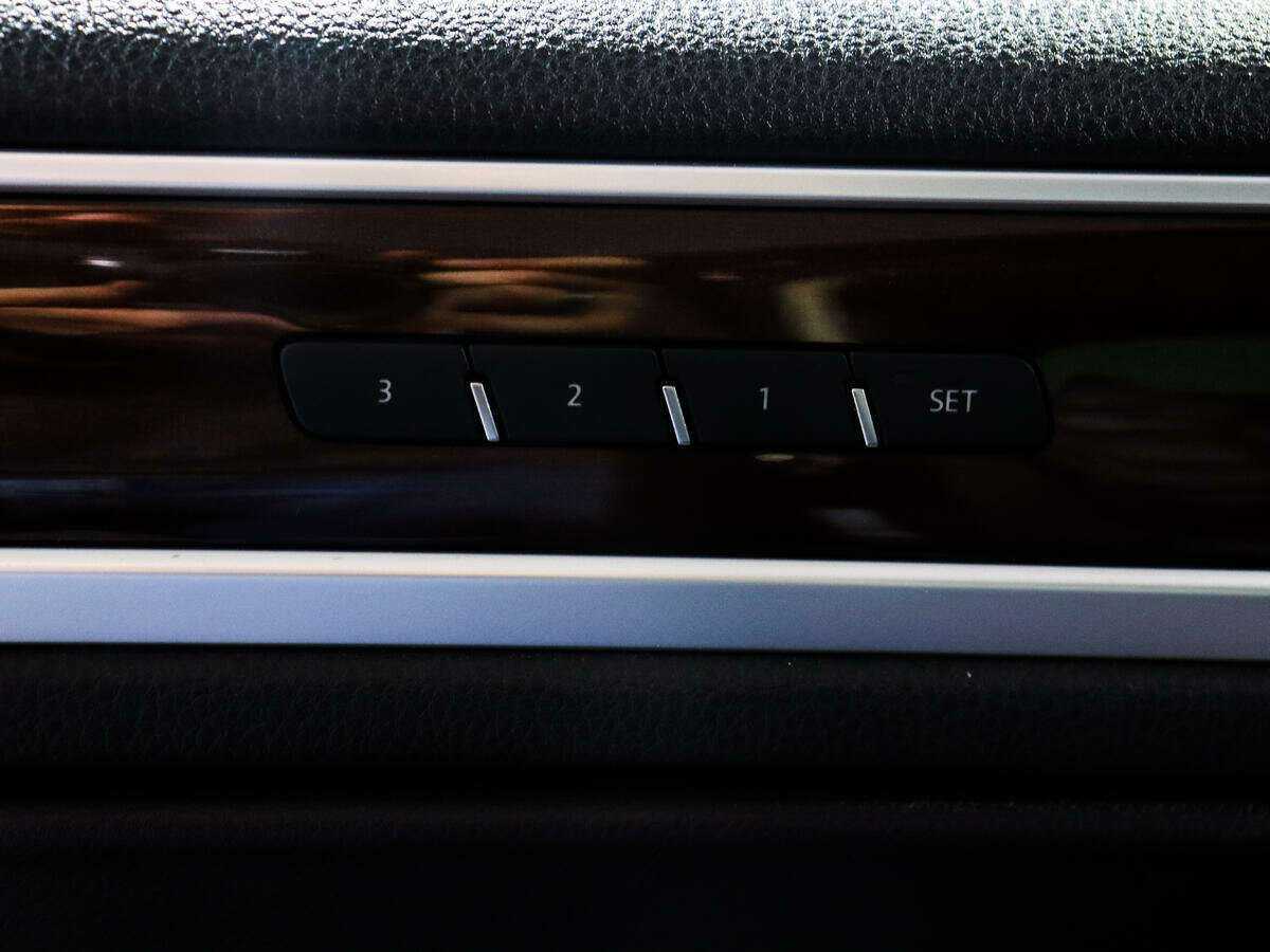 Купить Volkswagen Touareg с пробегом. Фото: #19
