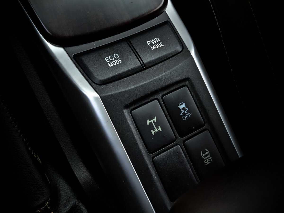 Купить Toyota Fortuner с пробегом. Фото: #24