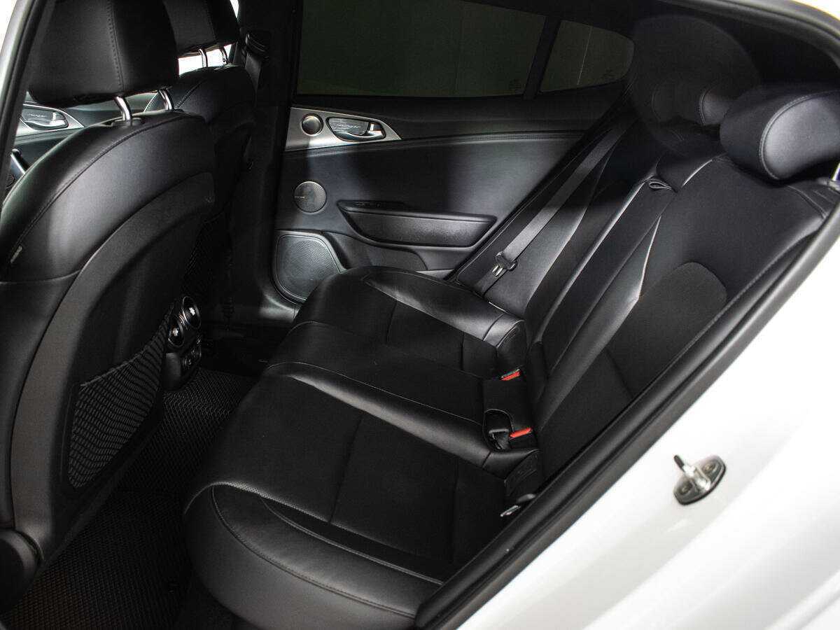 Купить Kia Stinger с пробегом. Фото: #9