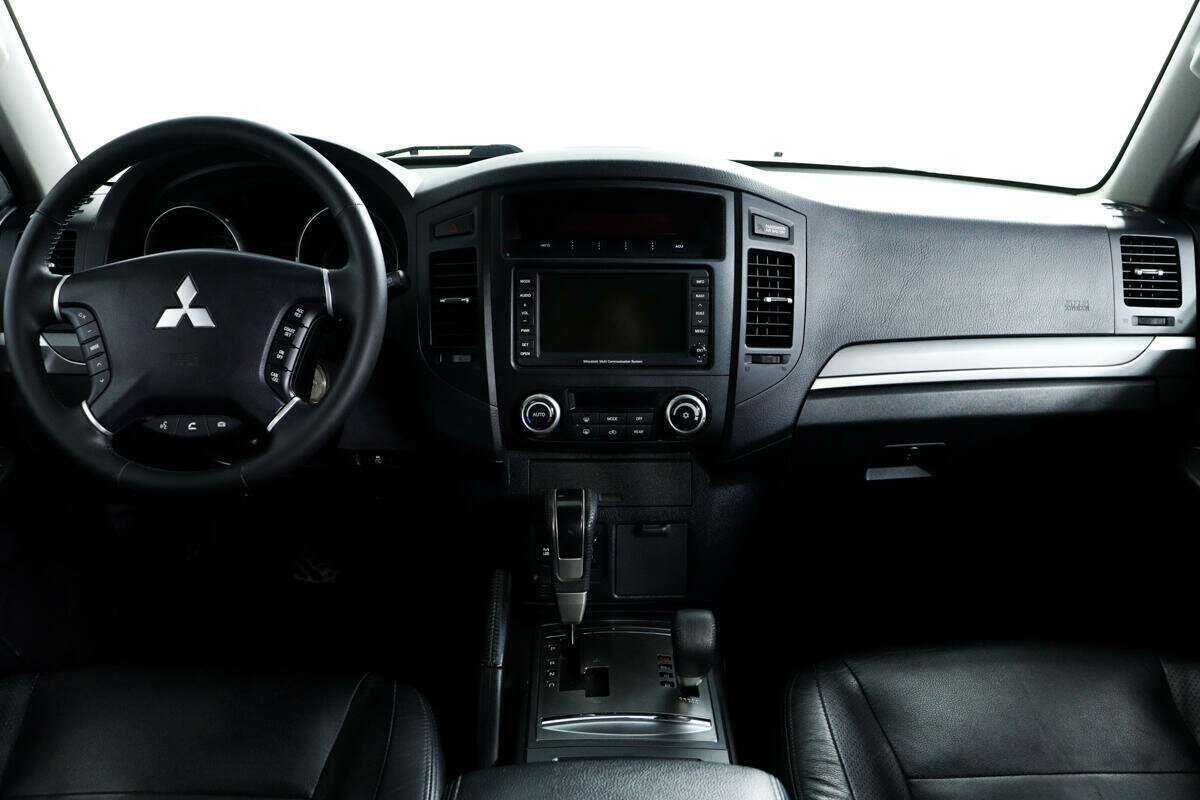 Купить Mitsubishi Pajero с пробегом. Фото: #10