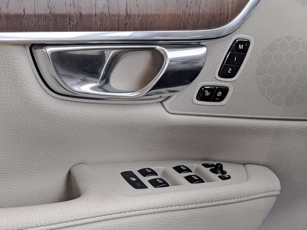 Купить Volvo S90 с пробегом. Фото: #22