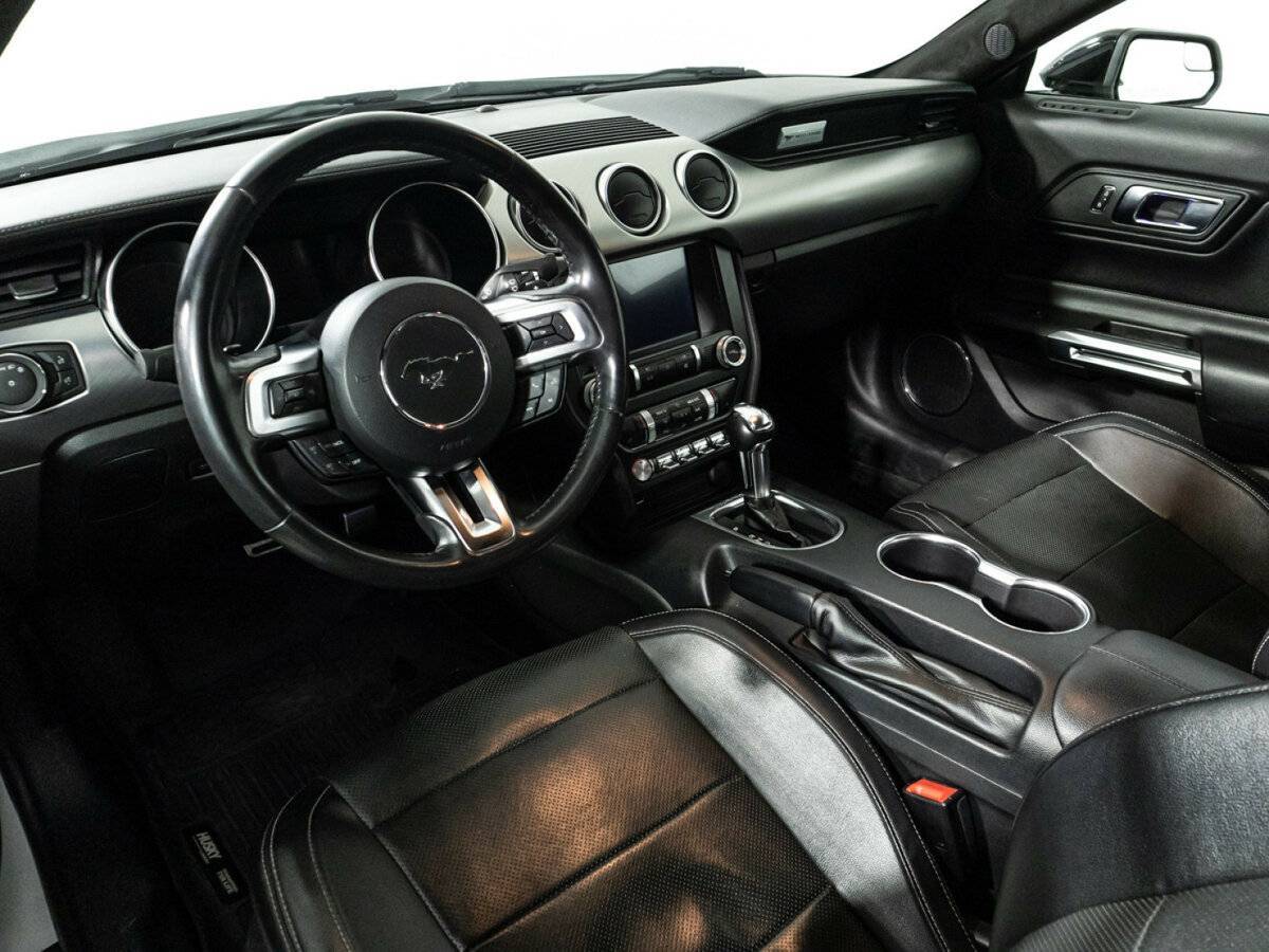 Купить Ford Mustang с пробегом. Фото: #10