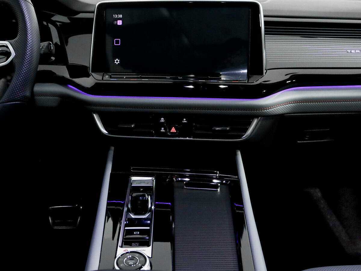 Купить Volkswagen Teramont с пробегом. Фото: #16