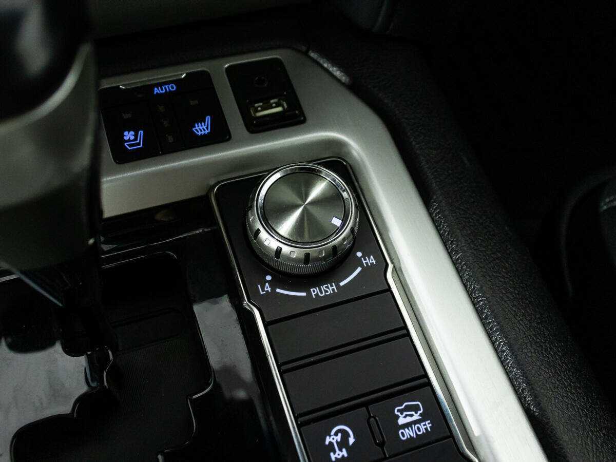 Купить Toyota Land Cruiser с пробегом. Фото: #17
