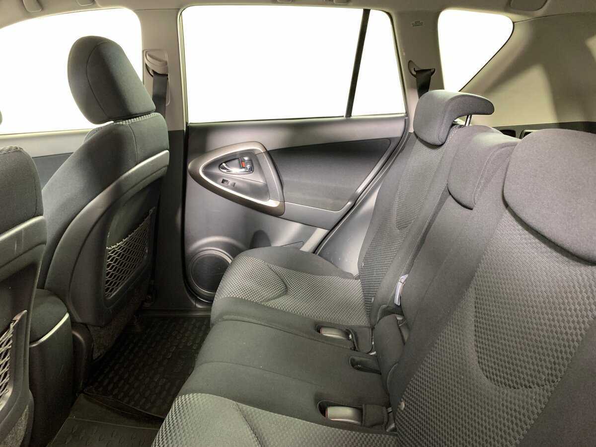 Купить Toyota RAV4 с пробегом. Фото: #18
