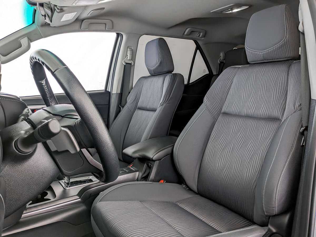 Купить Toyota Fortuner с пробегом. Фото: #14