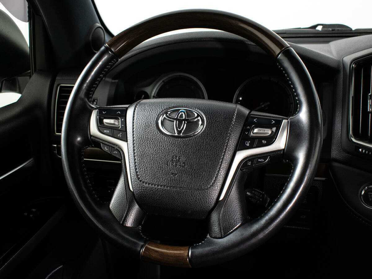 Купить Toyota Land Cruiser с пробегом. Фото: #11