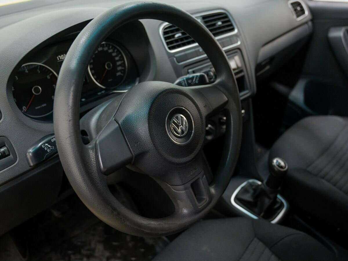 Купить Volkswagen Polo с пробегом. Фото: #17