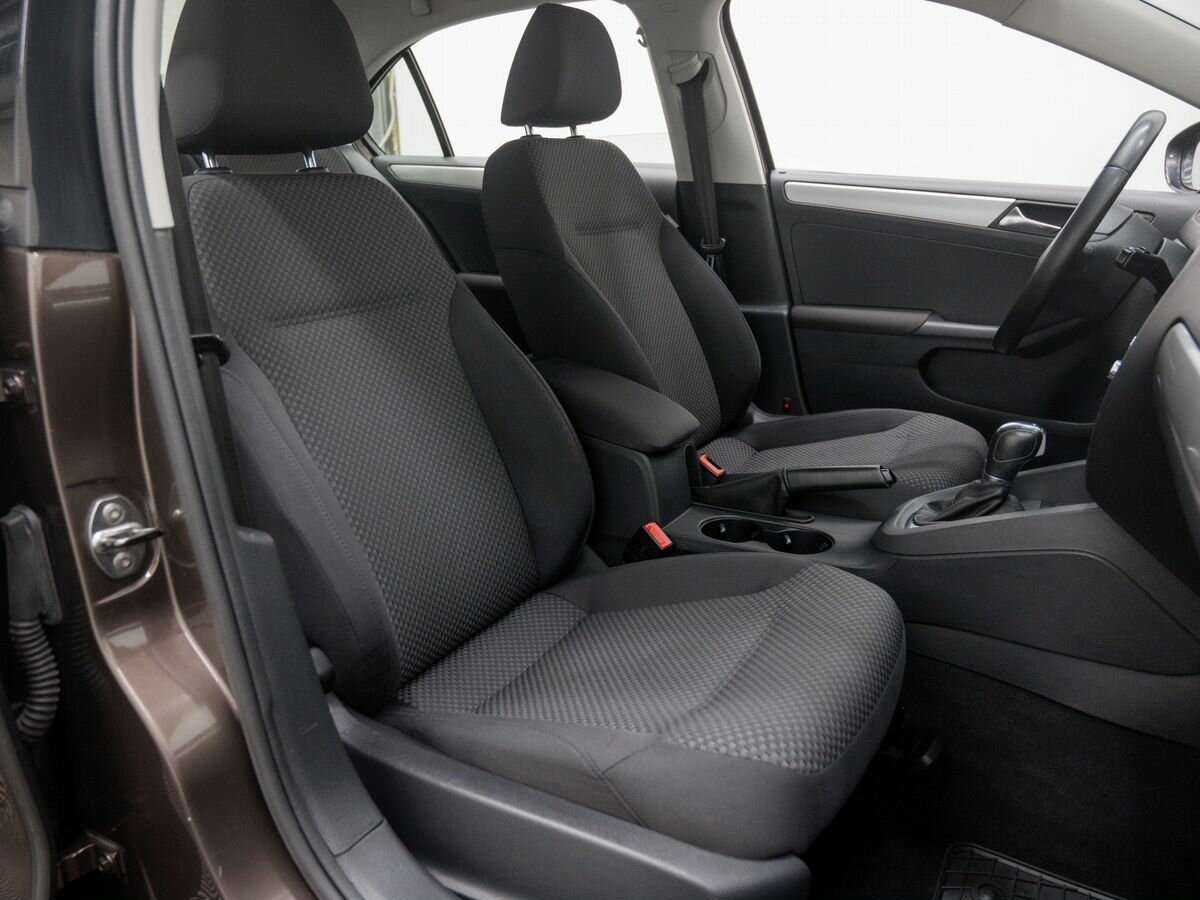 Купить Volkswagen Jetta с пробегом. Фото: #4
