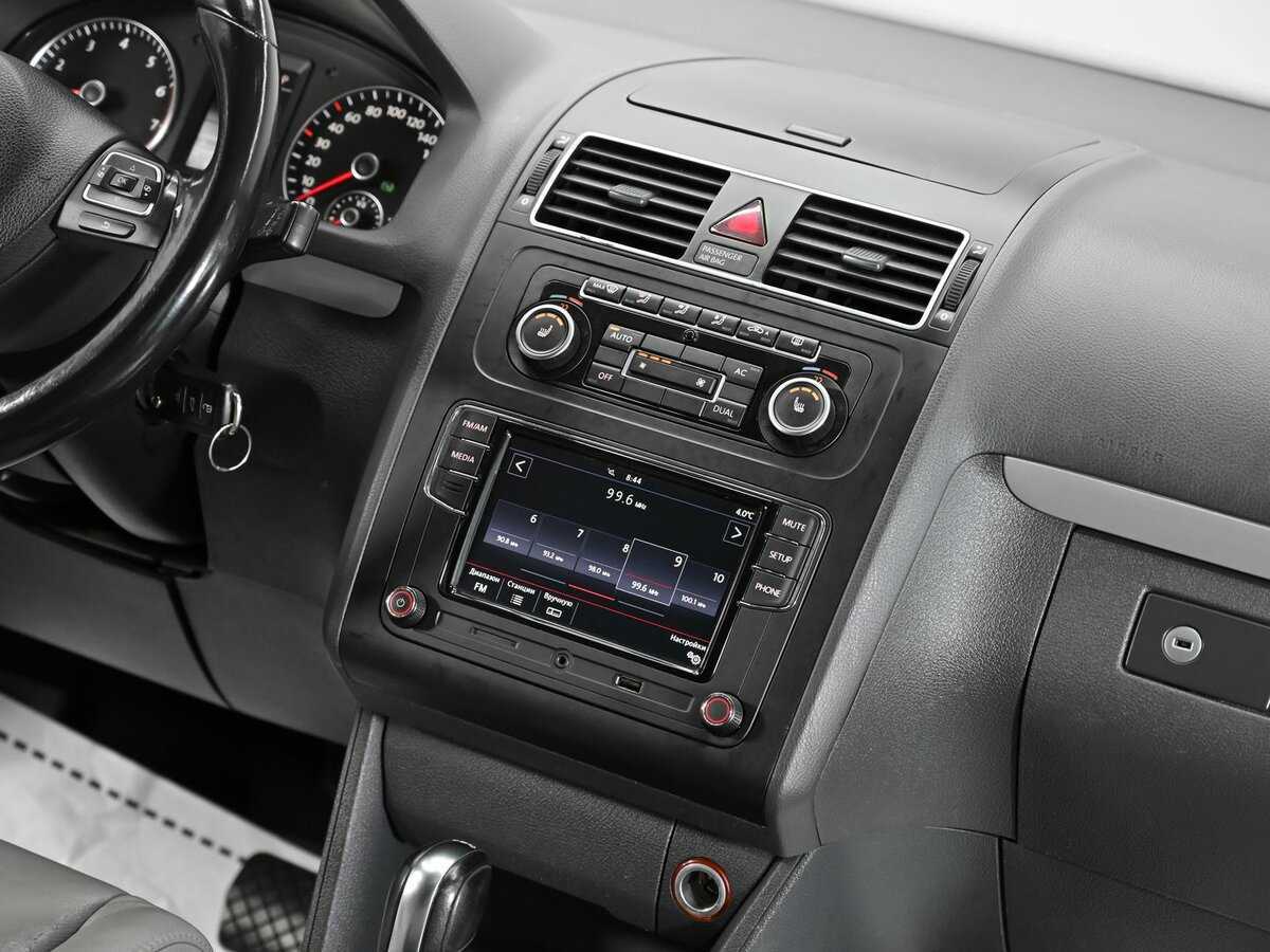 Купить Volkswagen Touran с пробегом. Фото: #9