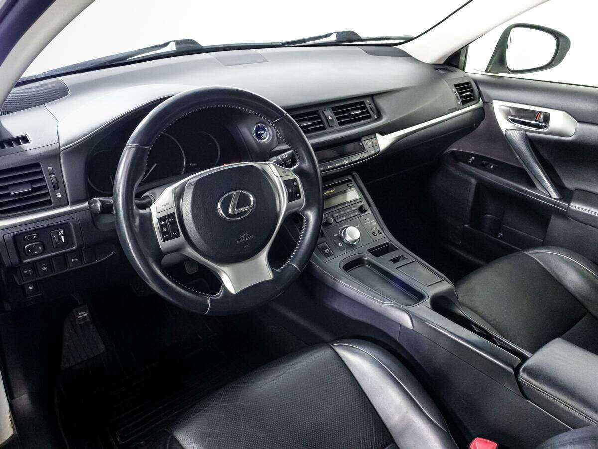 Купить Lexus CT с пробегом. Фото: #10