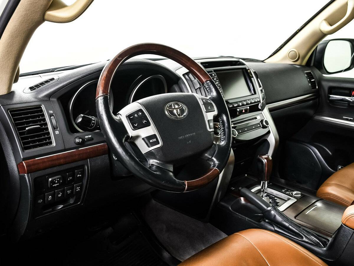 Купить Toyota Land Cruiser с пробегом. Фото: #12