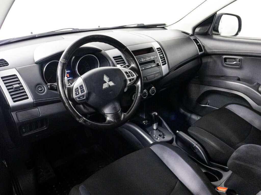 Купить Mitsubishi Outlander с пробегом. Фото: #10