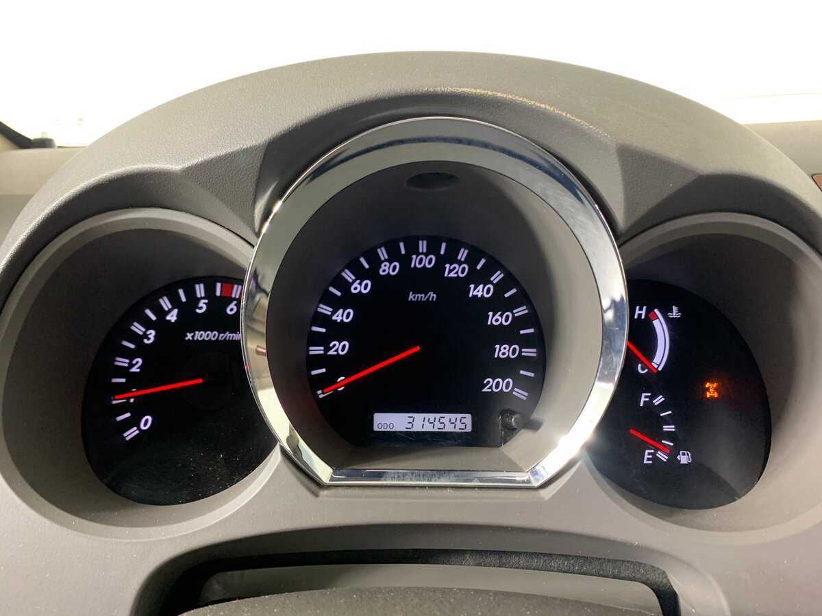 Купить Toyota Fortuner с пробегом. Фото: #11