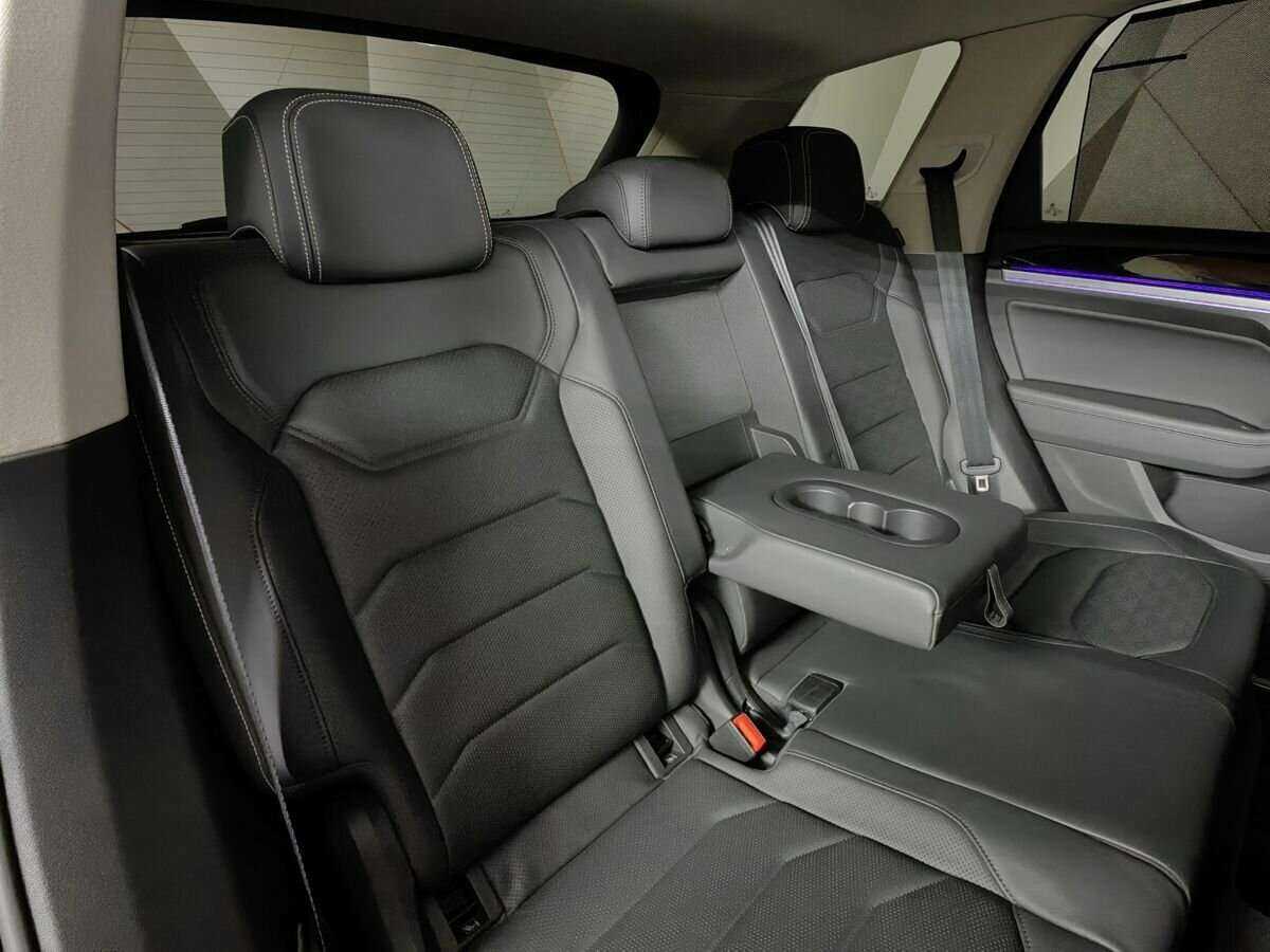 Купить Volkswagen Touareg с пробегом. Фото: #12