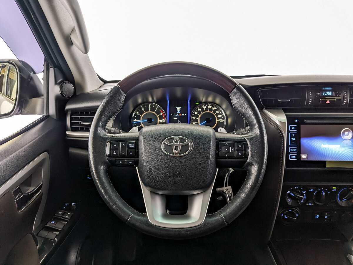 Купить Toyota Fortuner с пробегом. Фото: #16