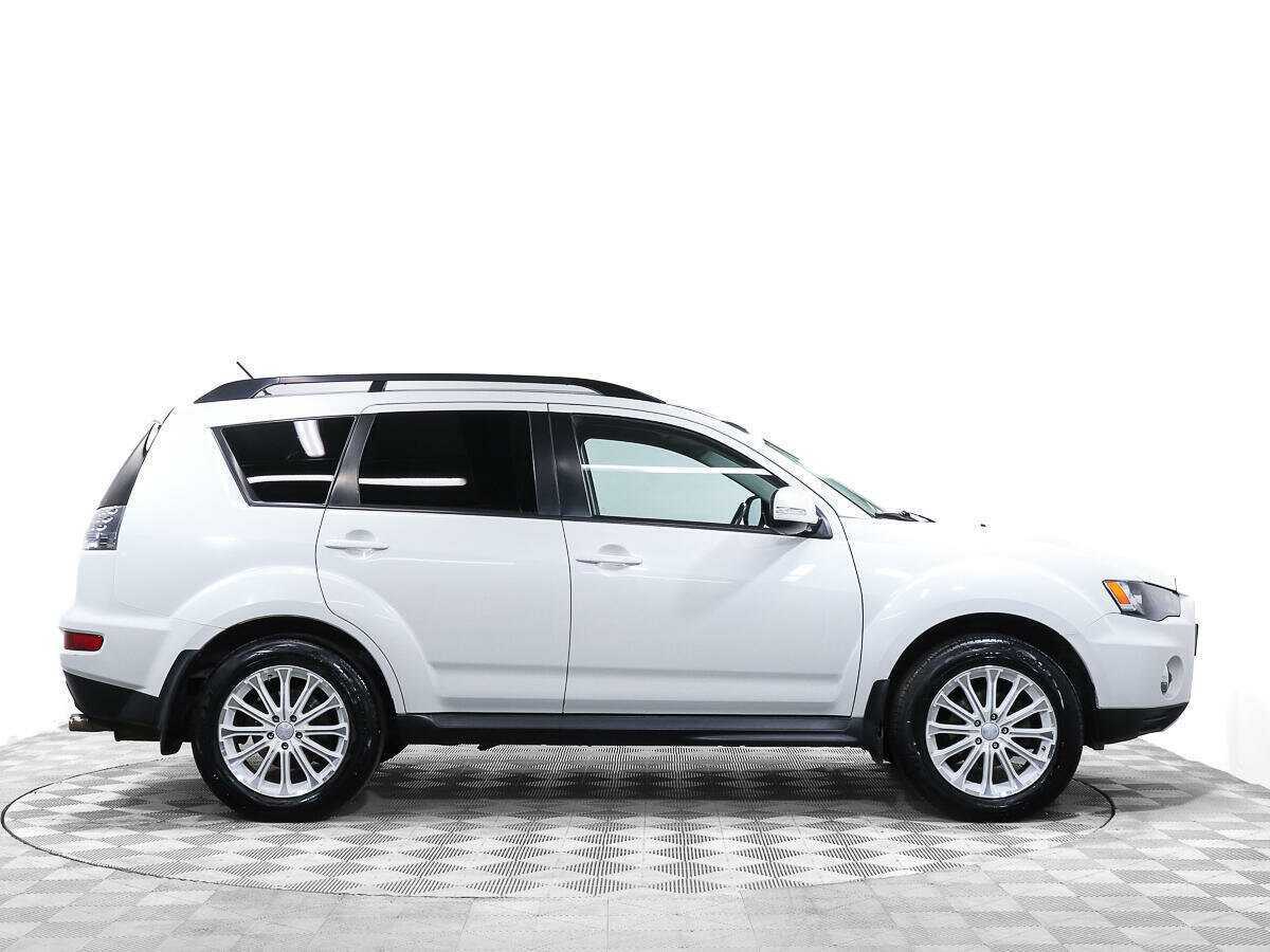Купить Mitsubishi Outlander с пробегом. Фото: #2