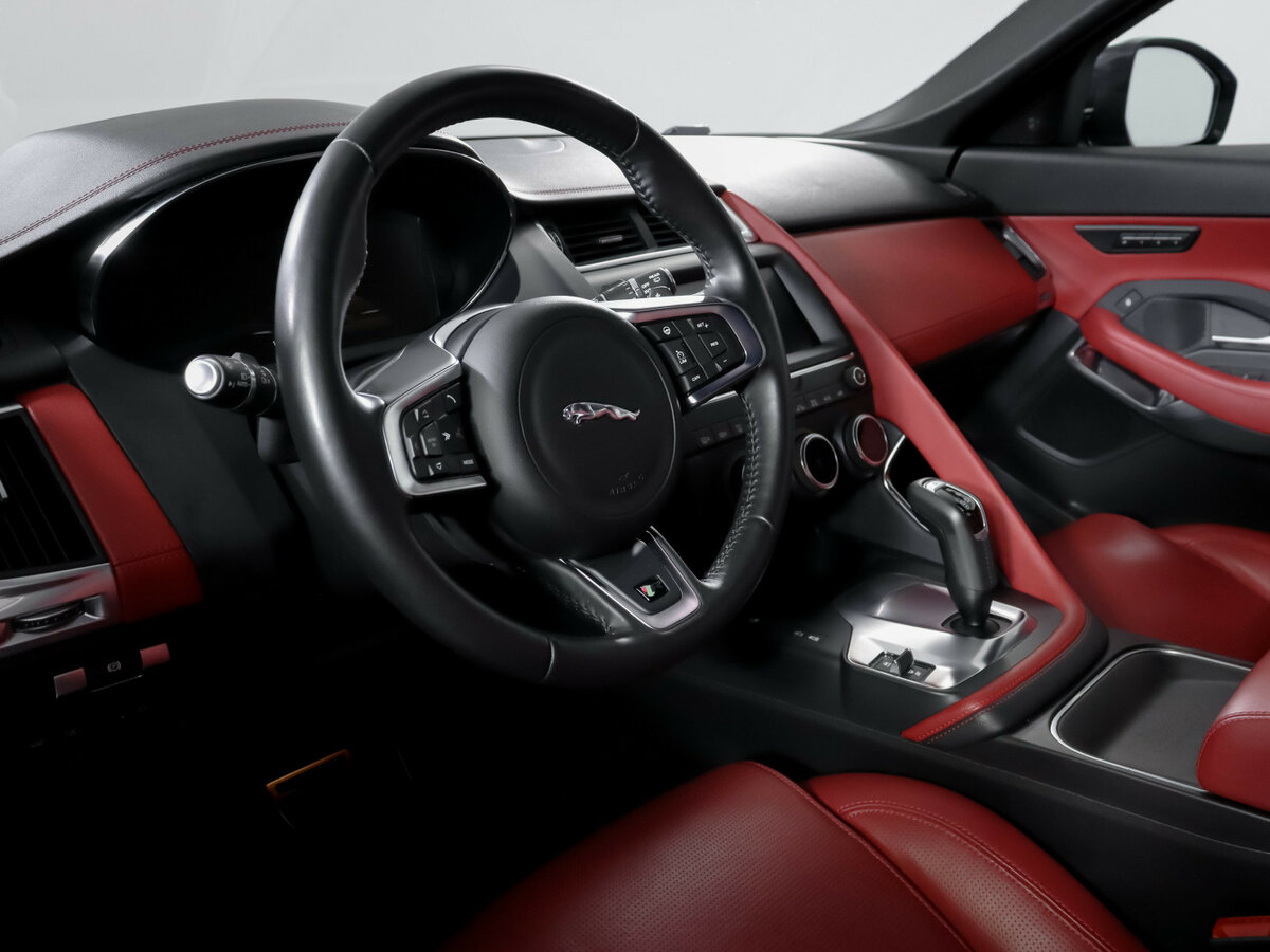 Купить Jaguar E-Pace с пробегом. Фото: #13