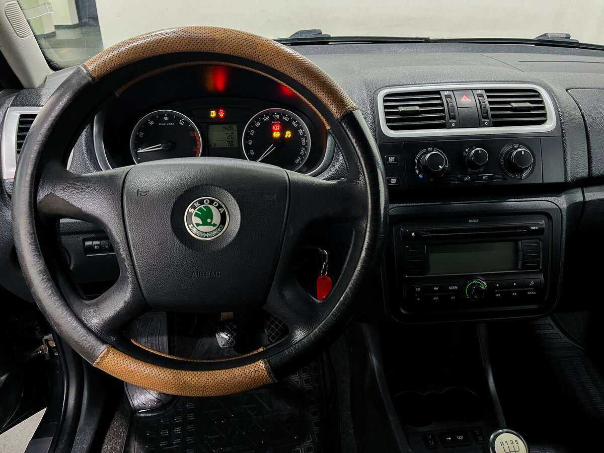 Купить Skoda Roomster с пробегом. Фото: #9